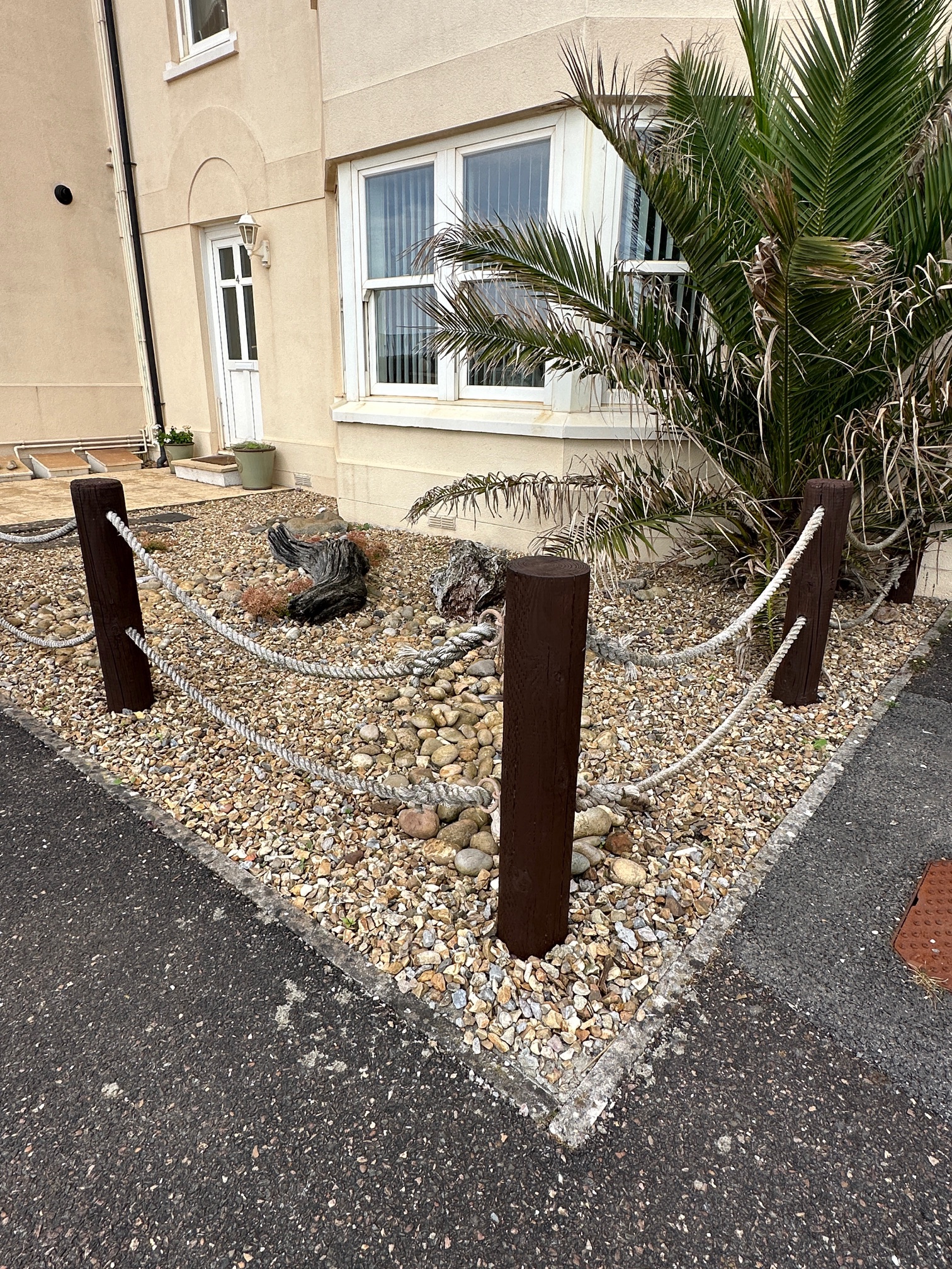Wooden Posts Refurbished! - Greatcliff
